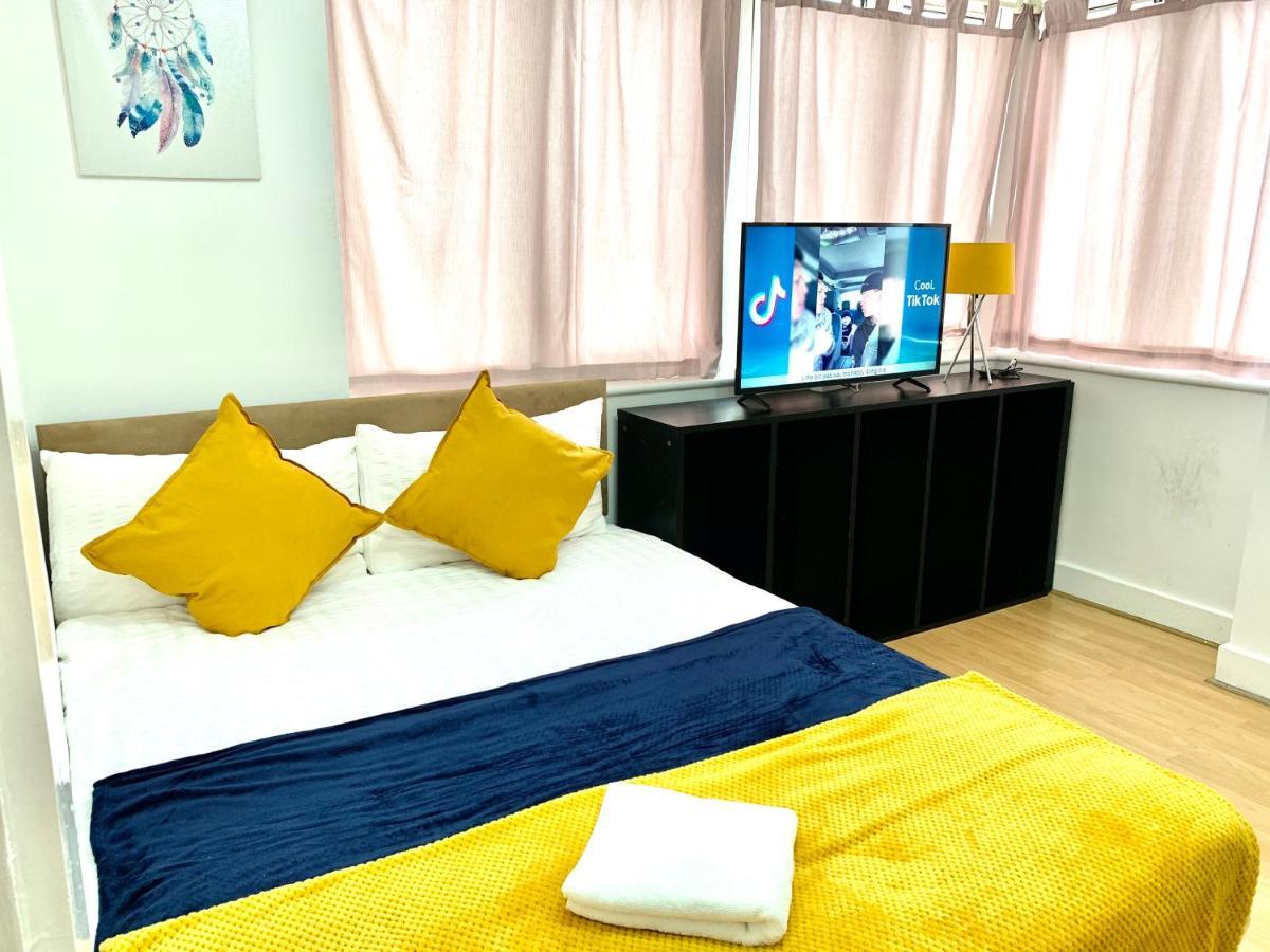 Central London 2 Bedrooms, Seperate Recption, Full Kitchen, Free Parking Eksteriør billede